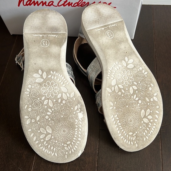 Hanna Anderson Vera2 metallic silver gladiator sandals in box sz 13 - Picture 7 of 9